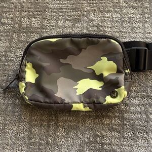 lululemon athletica Camo Belt Bag - Yellow and Brown